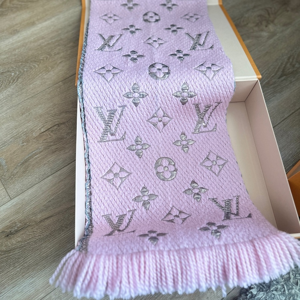 PINK AND GOLD LOGOMANIA - Picture 1 of 8